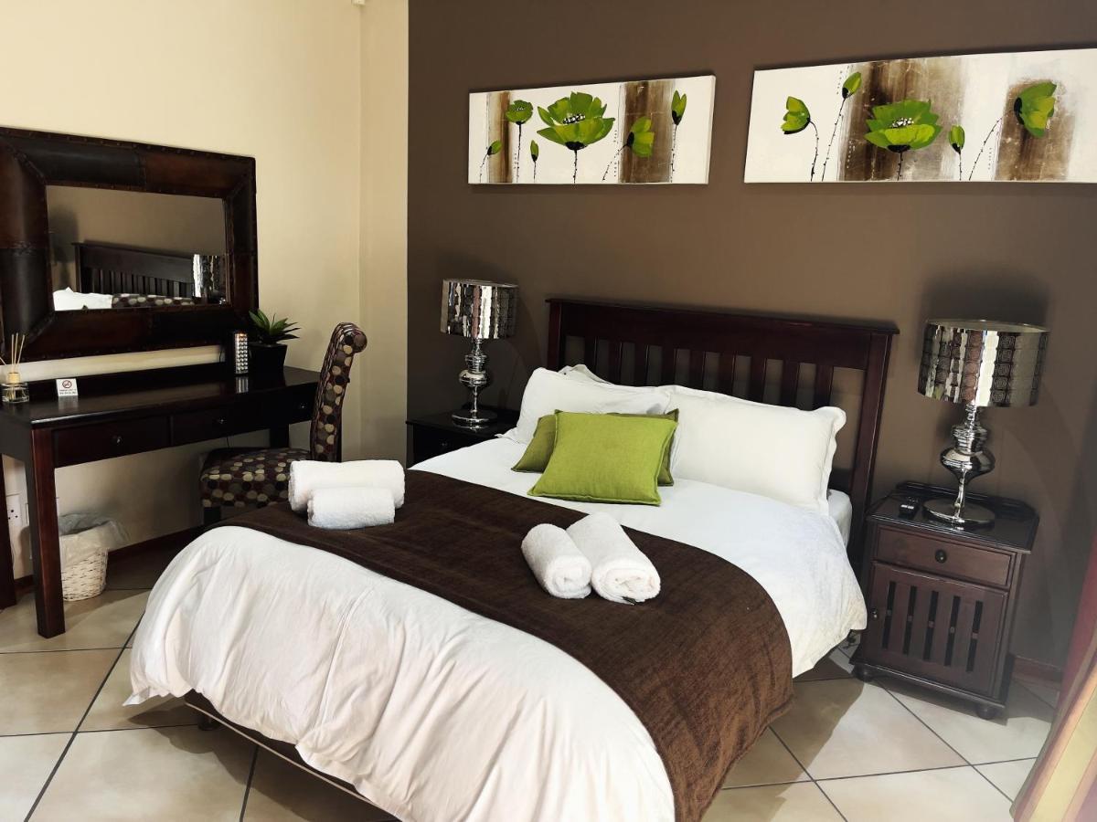 Border Close Guesthouse Upington Bagian luar foto