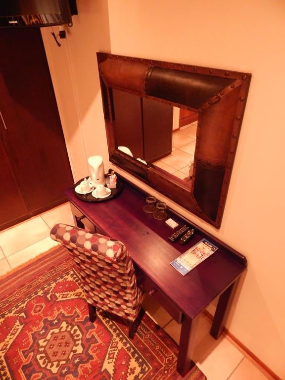 Border Close Guesthouse Upington Bagian luar foto