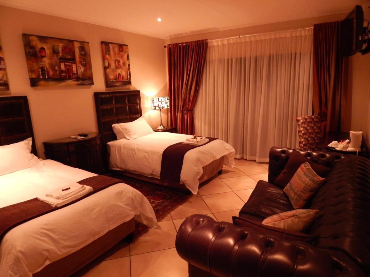 Border Close Guesthouse Upington Bagian luar foto
